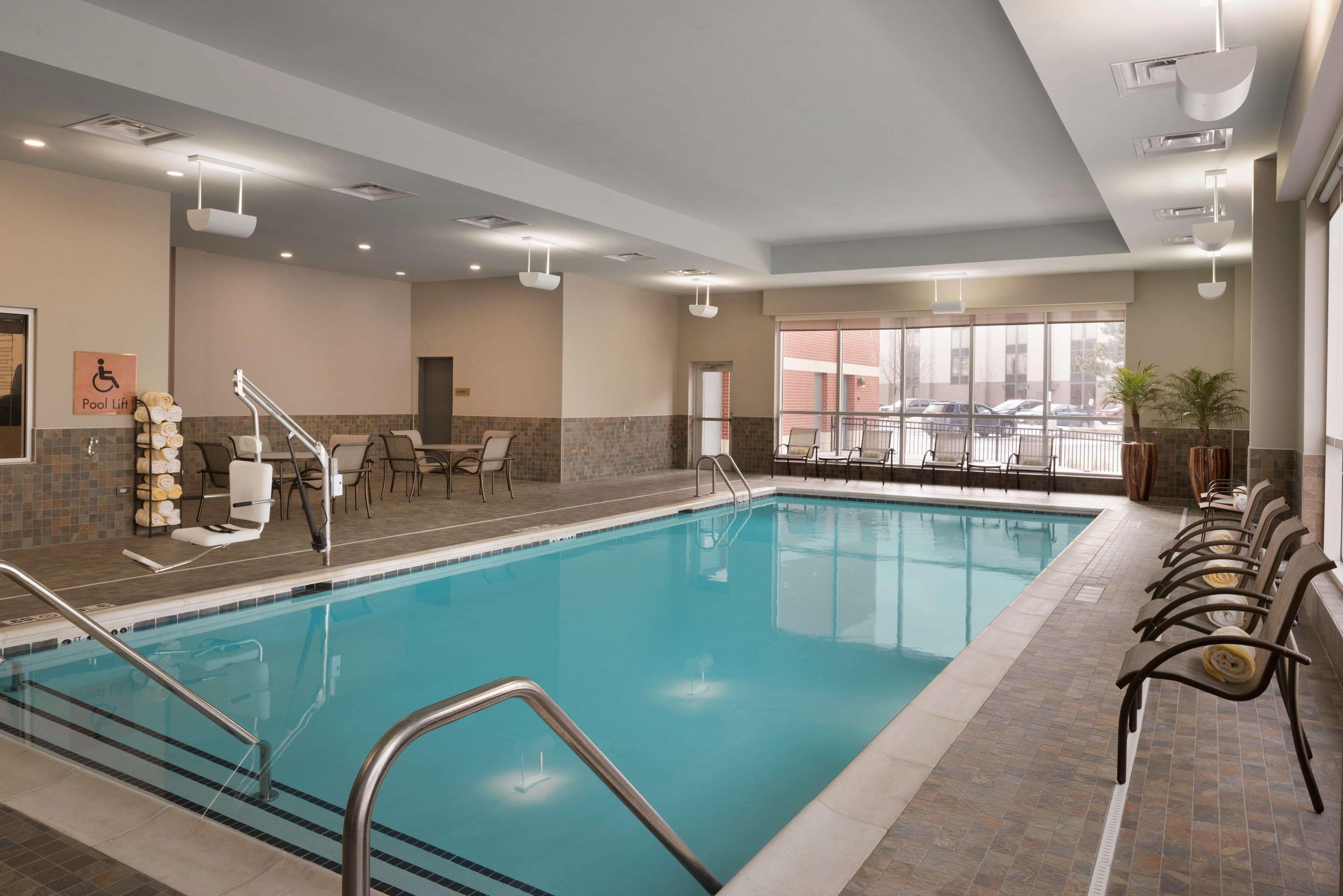 Embassy Suites By Hilton Chicago Naperville Exterior foto