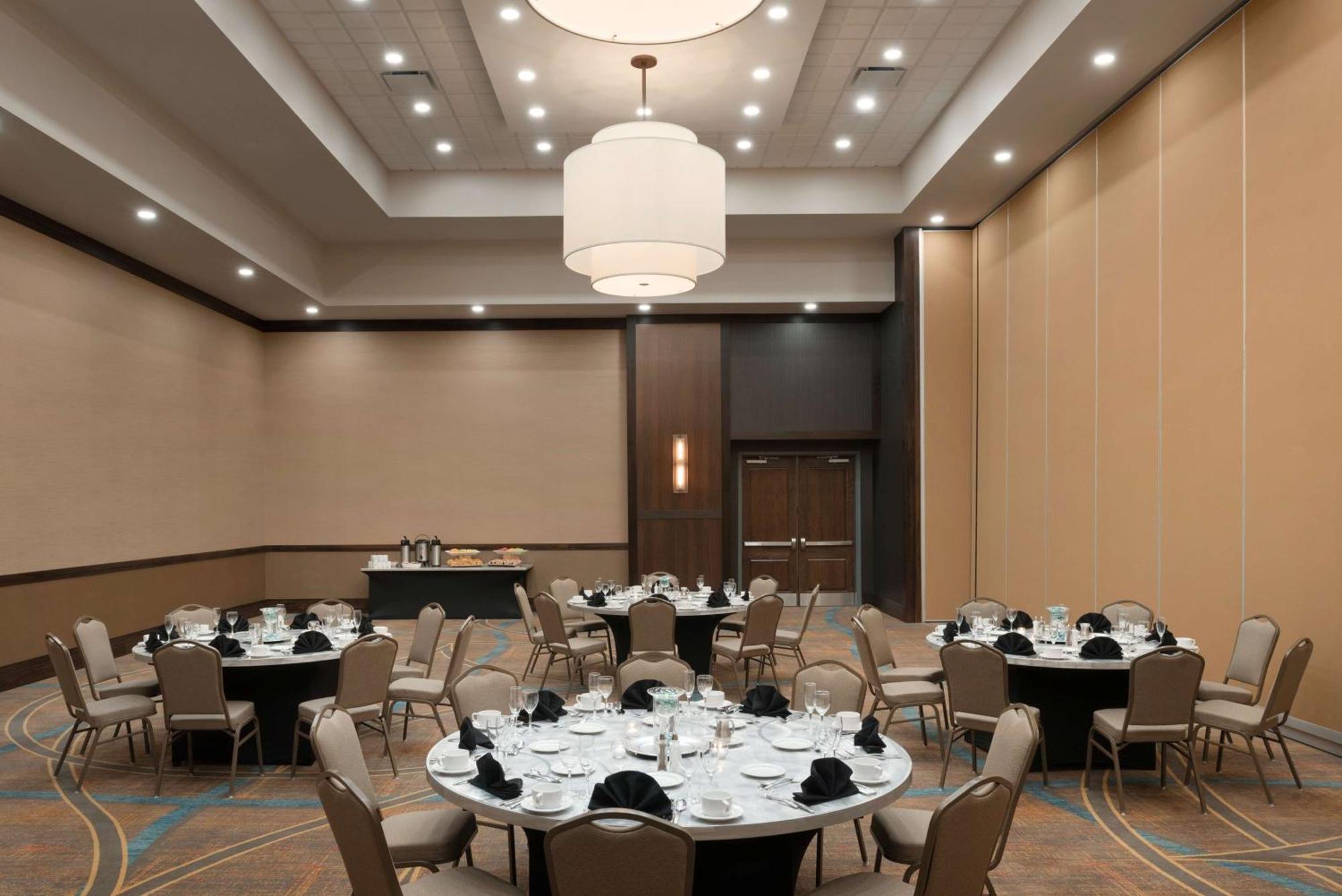 Embassy Suites By Hilton Chicago Naperville Exterior foto